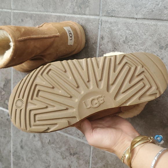 UGG classic short II chestnut medium tan uggs boots booties size 4 - Picture 3 of 11
